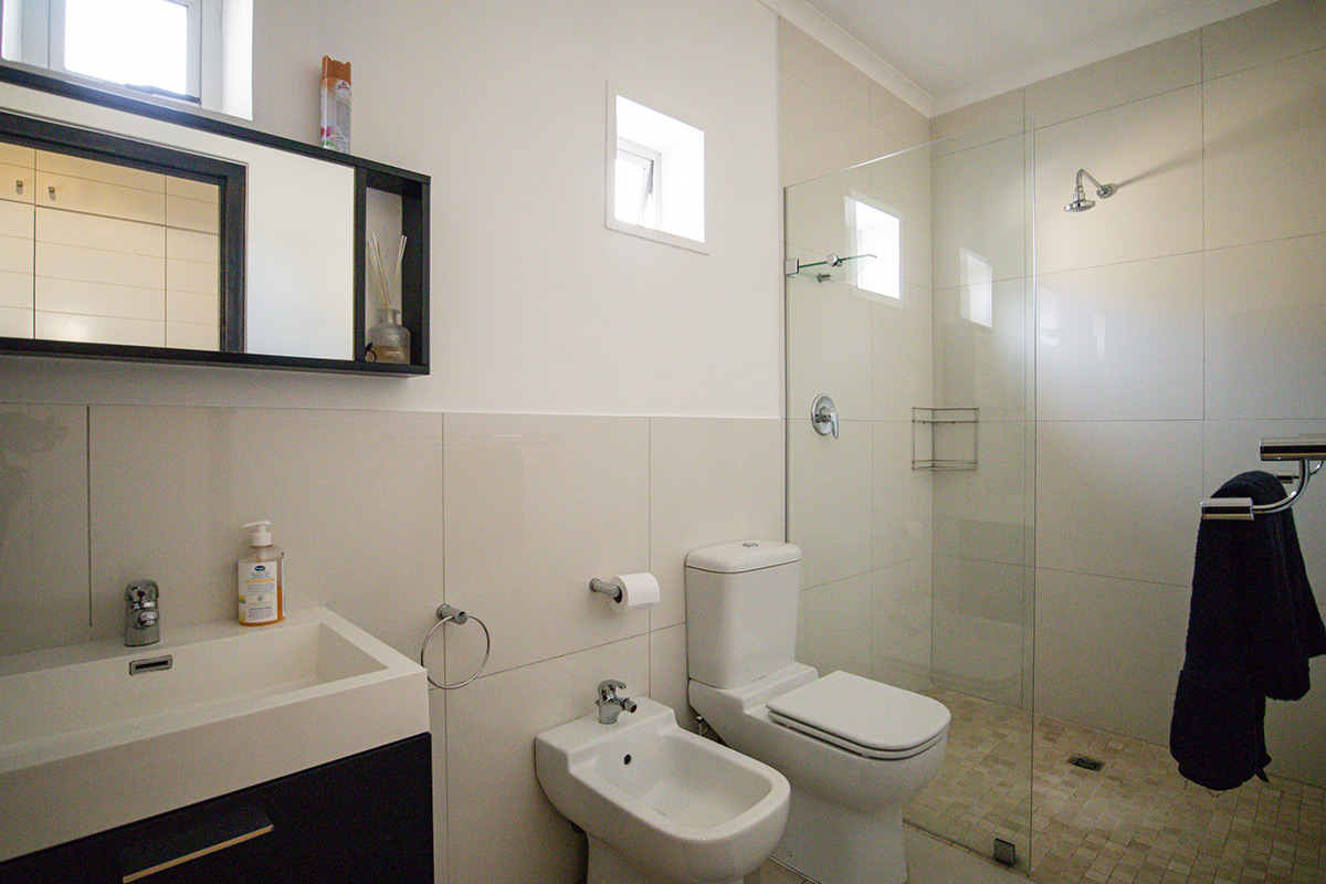 12-central-drive-4-bedroom-family-house-property-to-rent-camps-bay-10