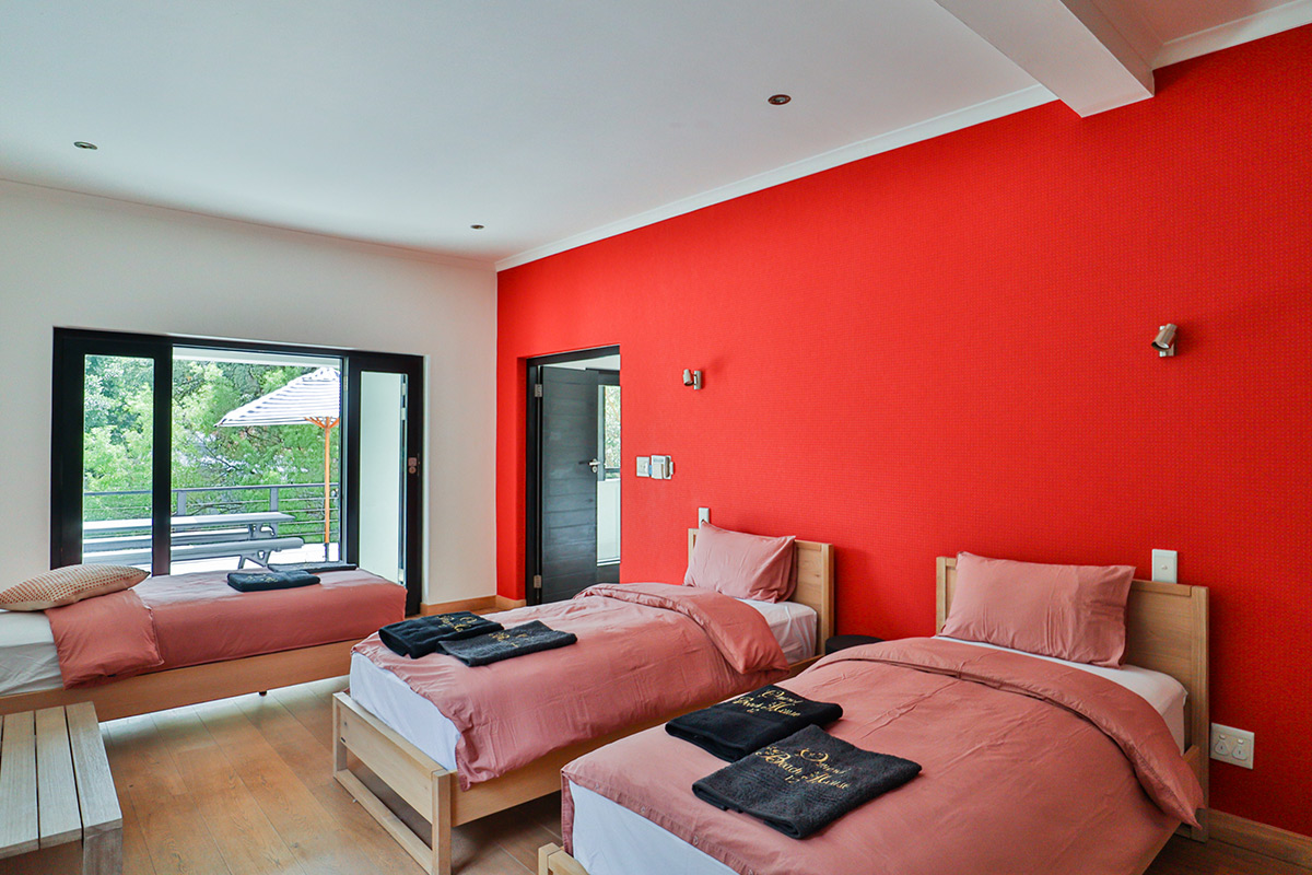 12-central-drive-4-bedroom-family-house-property-to-rent-camps-bay-11