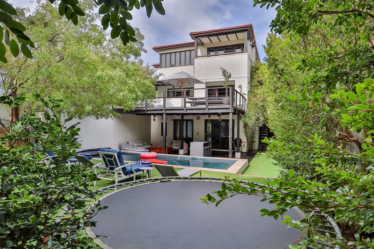 12-central-drive-4-bedroom-family-house-property-to-rent-camps-bay-21