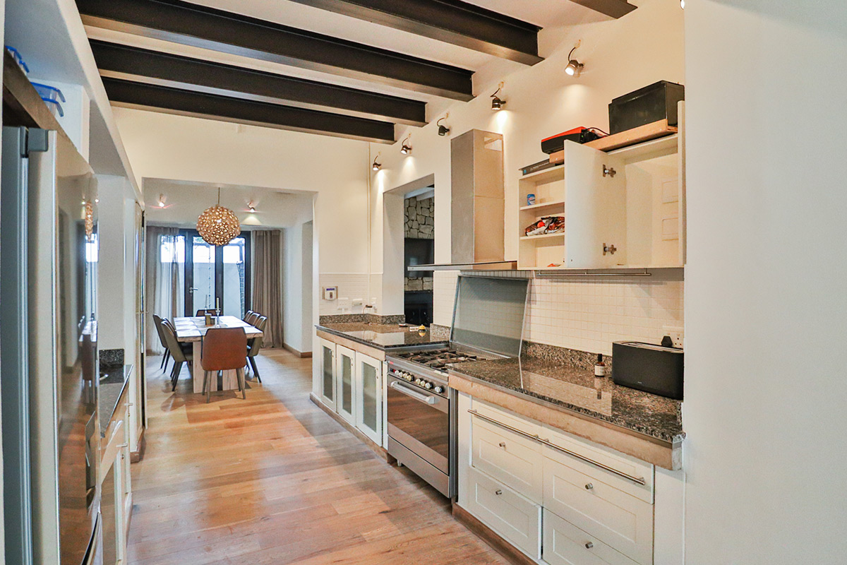 12-central-drive-4-bedroom-family-house-property-to-rent-camps-bay-5