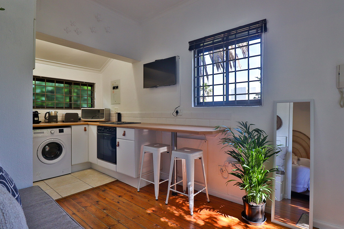 B4-Dorchester-271-High-Level-Road-1-bedroom-cottage-to-rent-Sea-Point-2