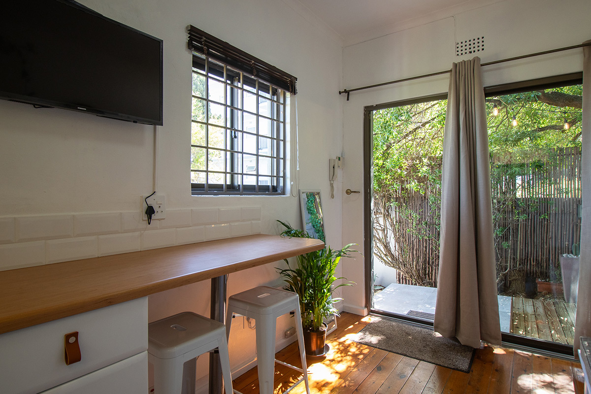 B4-Dorchester-271-High-Level-Road-1-bedroom-cottage-to-rent-Sea-Point-4
