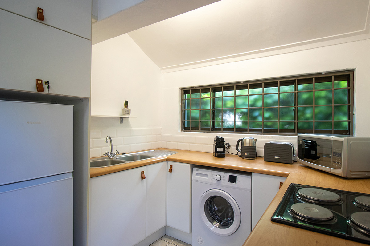 B4-Dorchester-271-High-Level-Road-1-bedroom-cottage-to-rent-Sea-Point-5