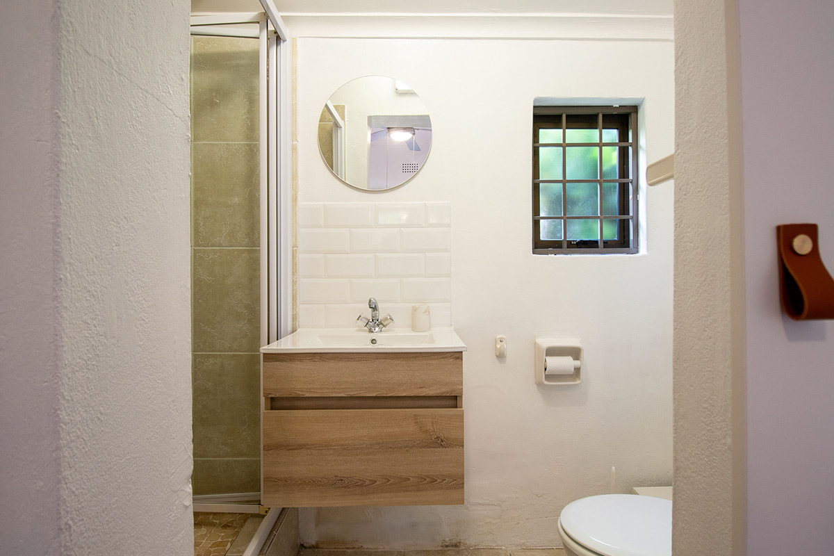 B4-Dorchester-271-High-Level-Road-1-bedroom-cottage-to-rent-Sea-Point-8