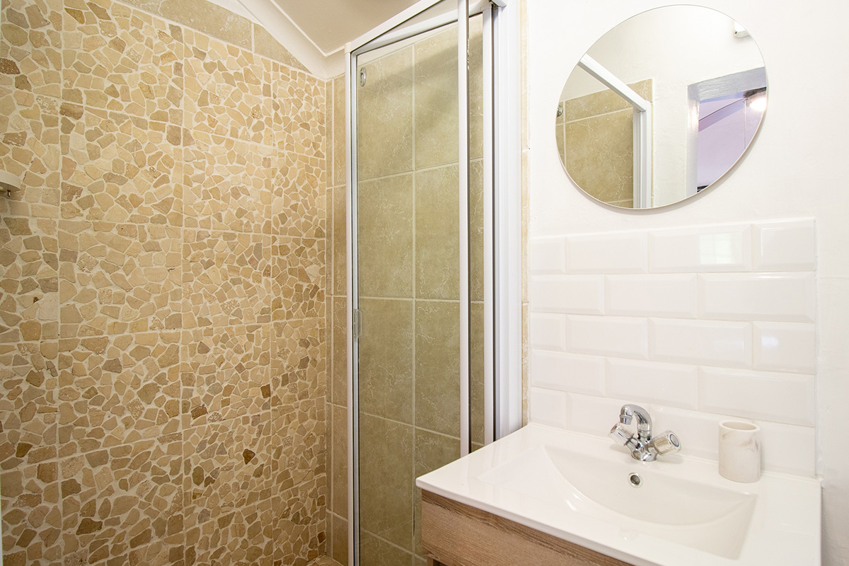 B4-Dorchester-271-High-Level-Road-1-bedroom-cottage-to-rent-Sea-Point-9