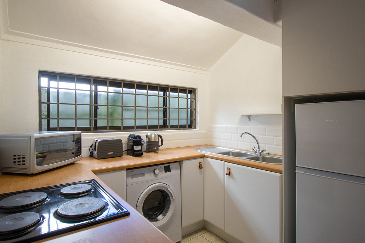 B5-Dorchester-271-High-Level-Road-1-bedroom-cottage-to-rent-Sea-Point-3