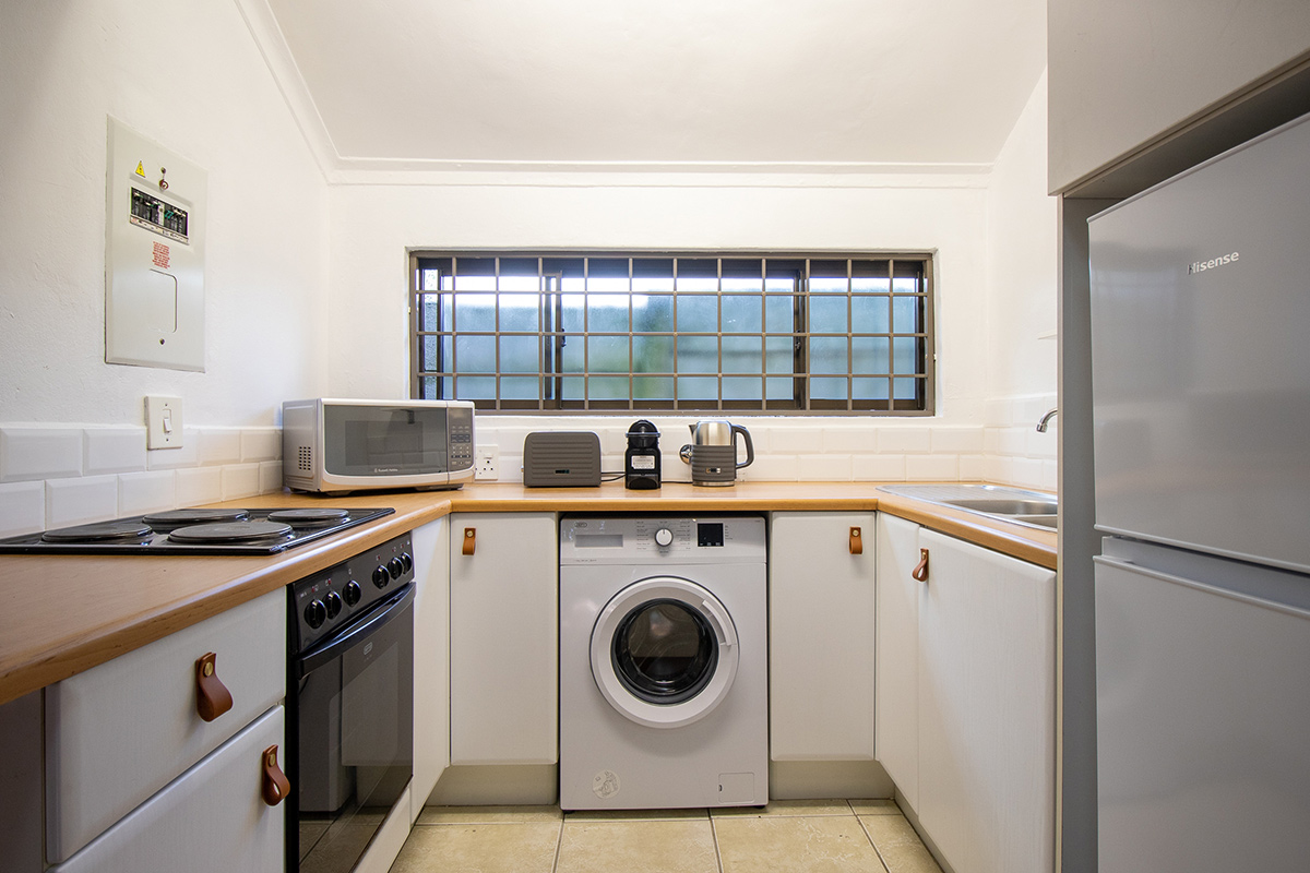 B5-Dorchester-271-High-Level-Road-1-bedroom-cottage-to-rent-Sea-Point-4