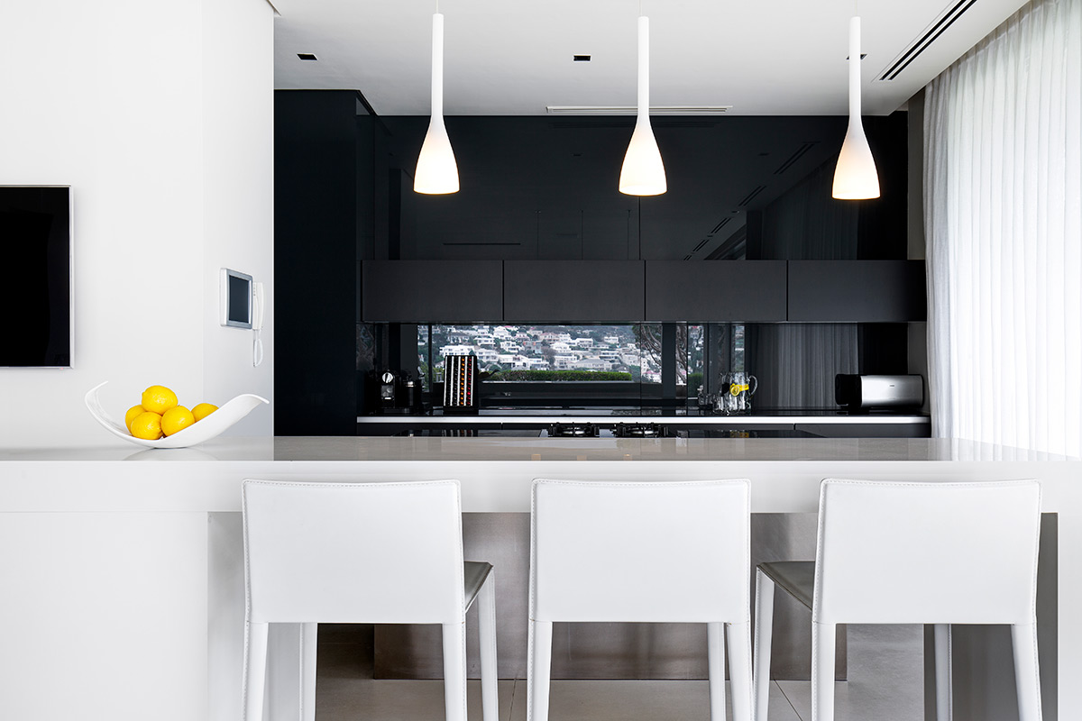 8-1st-cresent-street-7-bedroom-villa-for-rent-camps-bay-82