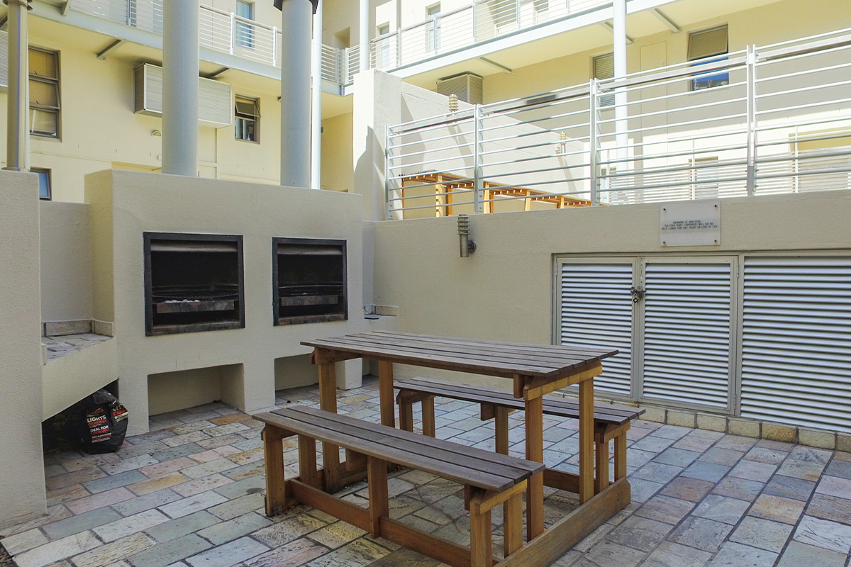 B20-soho-3-bedroom-apartment-property-for-rent-de-waterkant-17