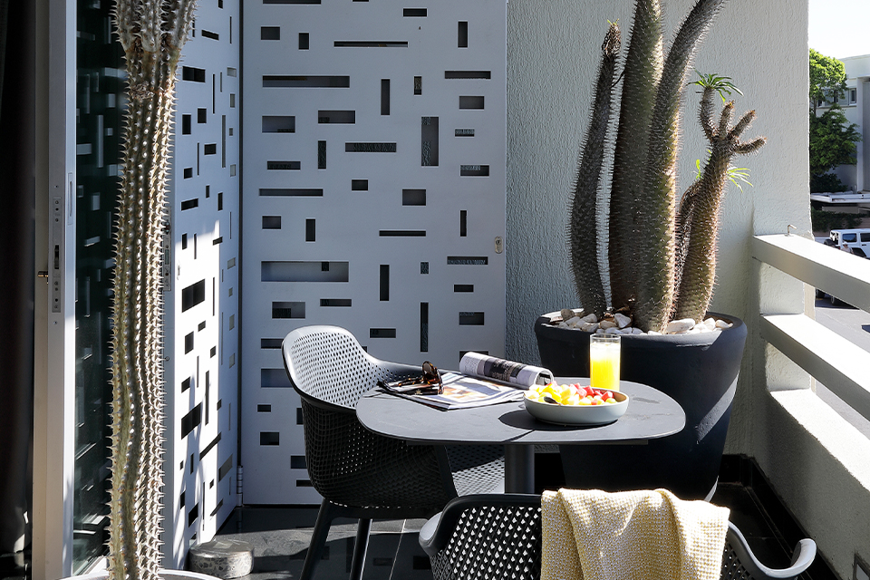 5102-stylish-clifton-apartment-to-rent-cape-town-17