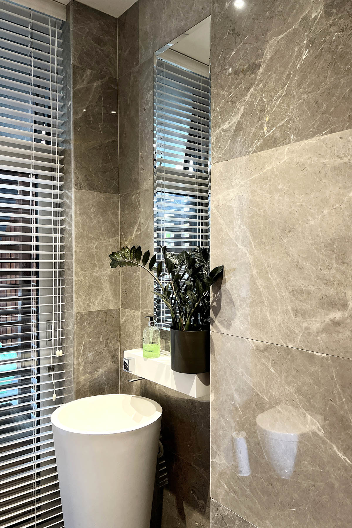 5102-stylish-clifton-apartment-to-rent-cape-town-22b