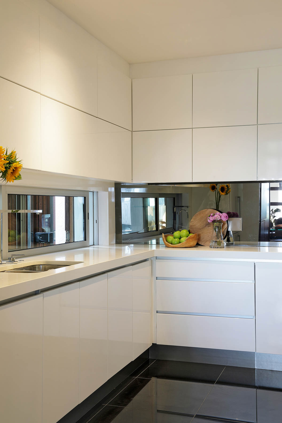 5102-stylish-clifton-apartment-to-rent-cape-town-23b