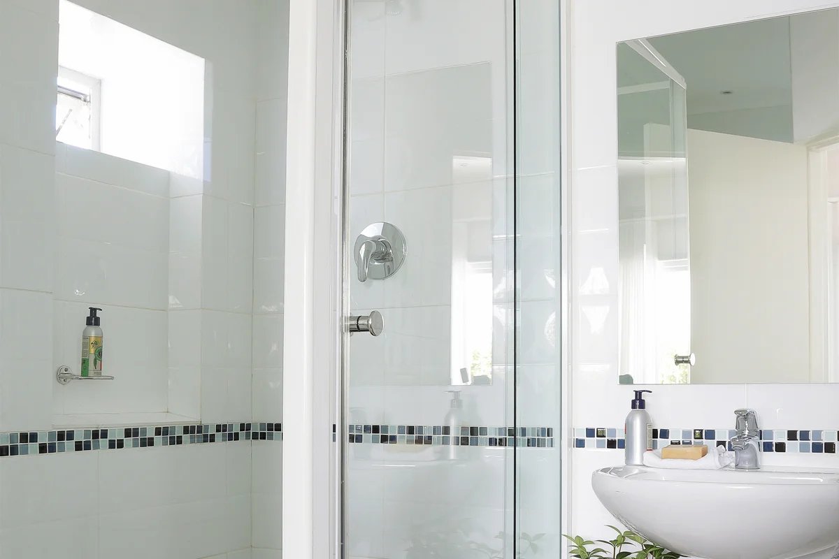 5103-lovely-3-bed-clifton-apartment-to-rent-cape-town-11