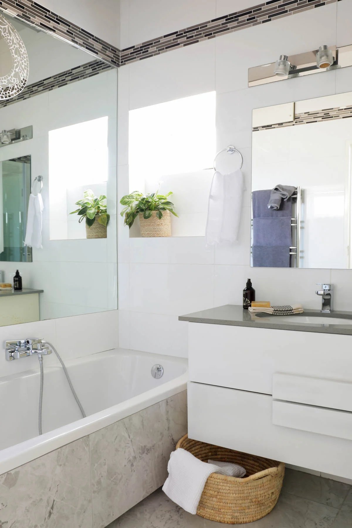 5103-lovely-3-bed-clifton-apartment-to-rent-cape-town-12b