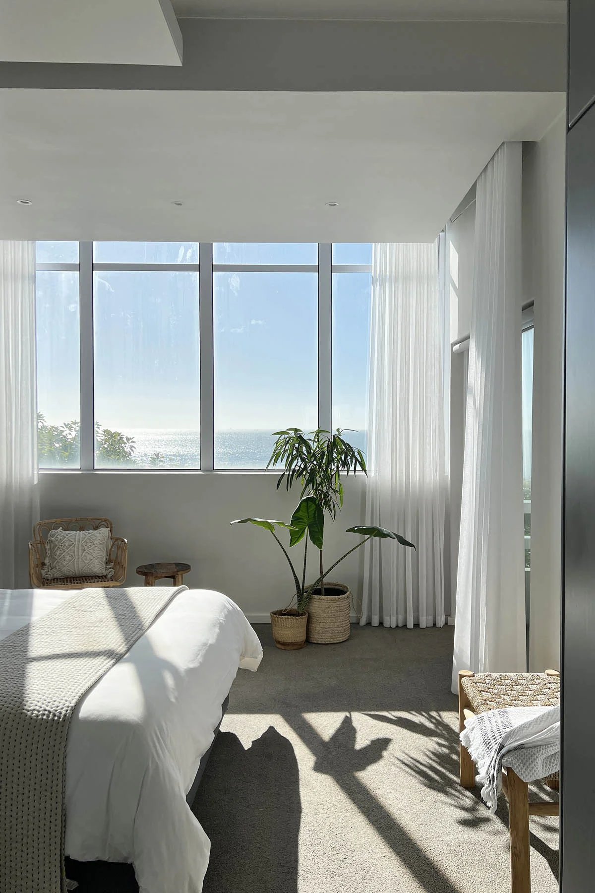5103-lovely-3-bed-clifton-apartment-to-rent-cape-town-14b