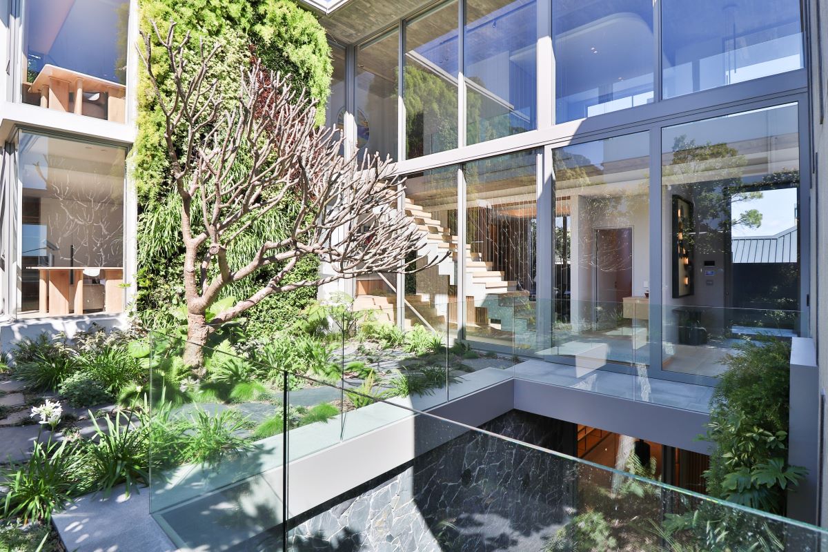 2-5Bed-5Bath-Sauna-Parking-Gym-Villa-Camps-Bay