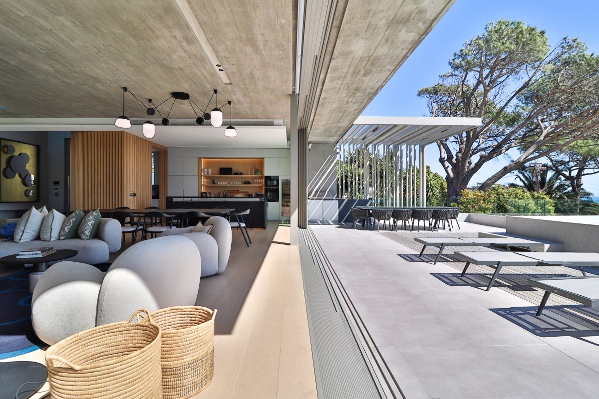4-5Bed-5Bath-Sauna-Parking-Gym-Villa-Camps-Bay