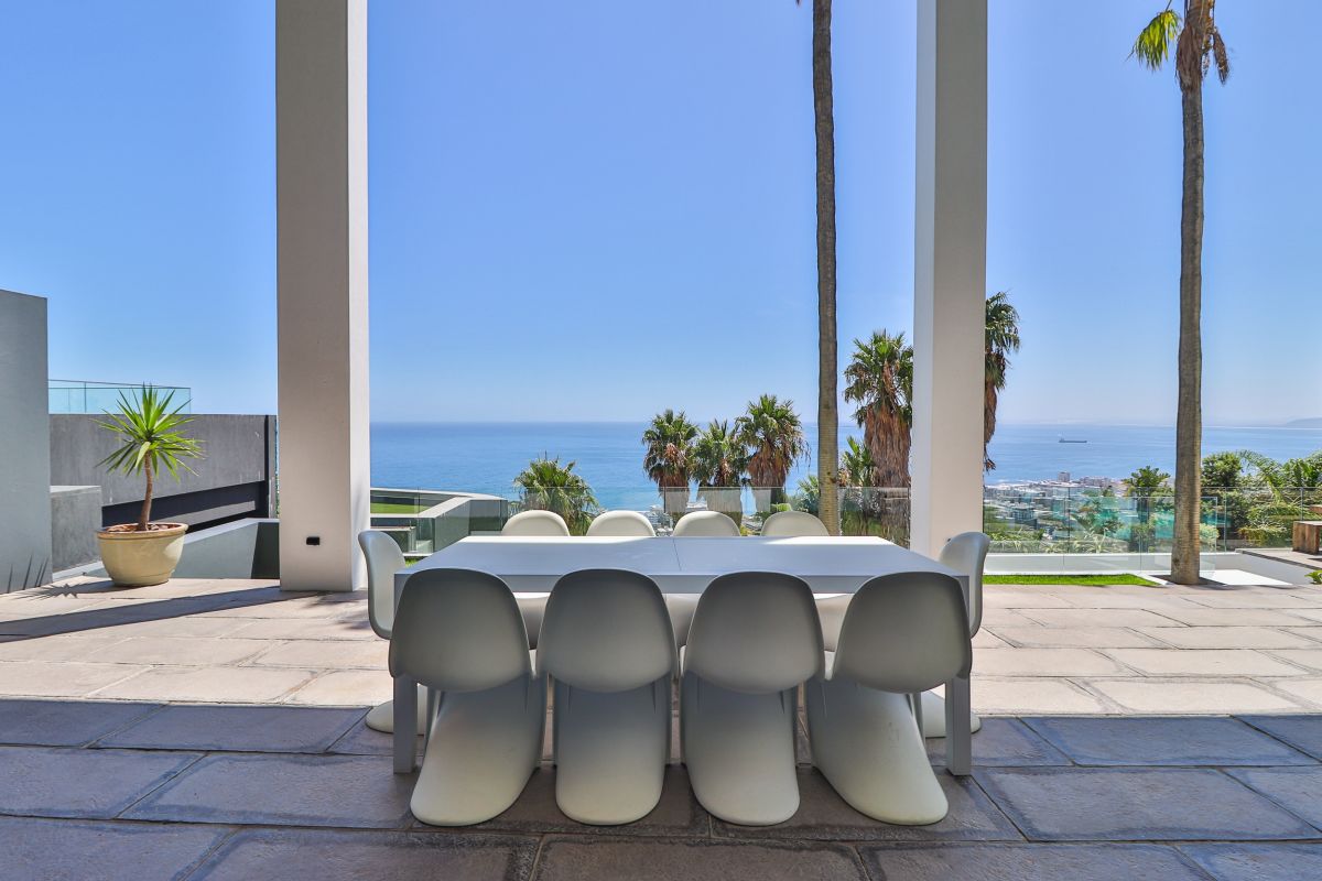 warm-and-spacious-villa-boasts-a-fantastic-pool-deck-and-outdoor-grass-area (13)