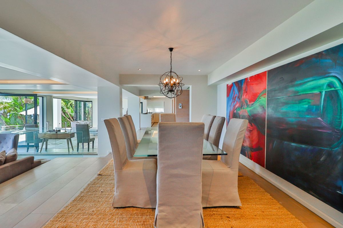 warm-and-spacious-villa-boasts-a-fantastic-pool-deck-and-outdoor-grass-area (15)