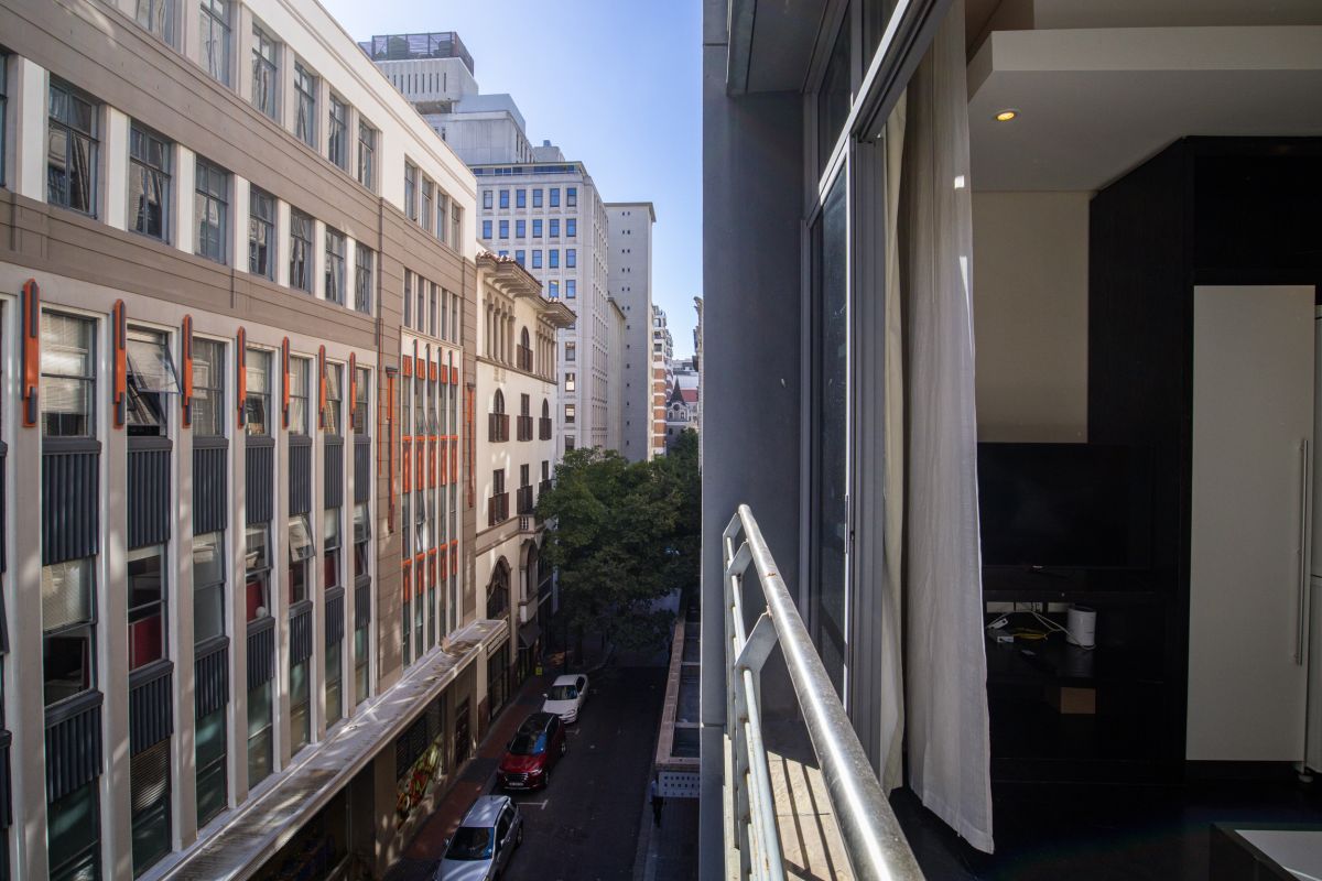 Studio-Pool-Parking-Mandela-Chic-Modern-Apartment-Cape-Town-City (21)