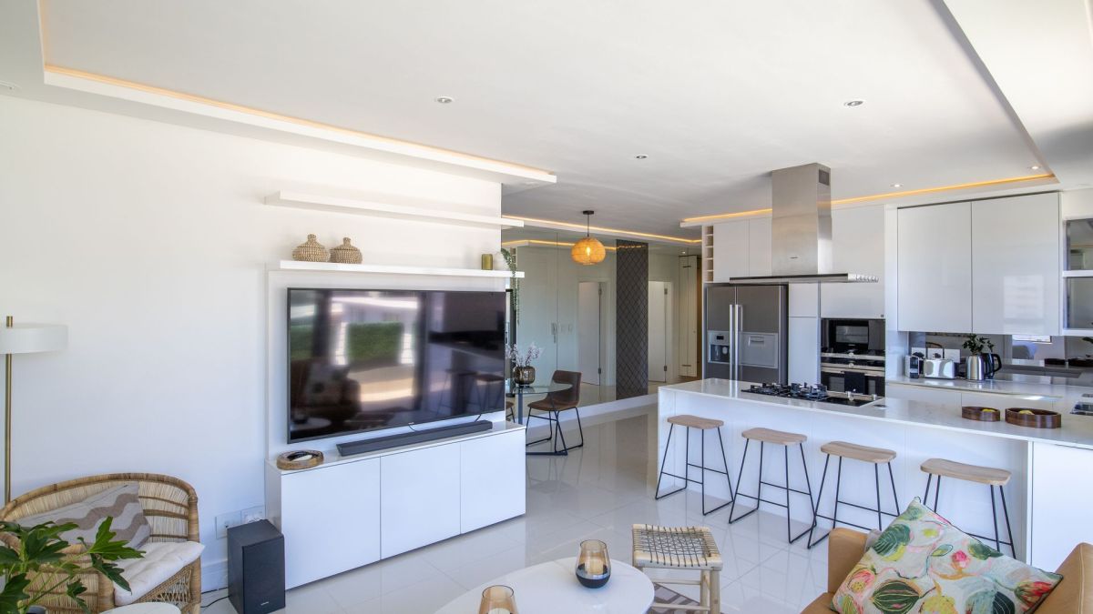contemporary-luxury-comfort-2bed-2bath-balcony-parking-apartment-fresnaye-sea-point (10)