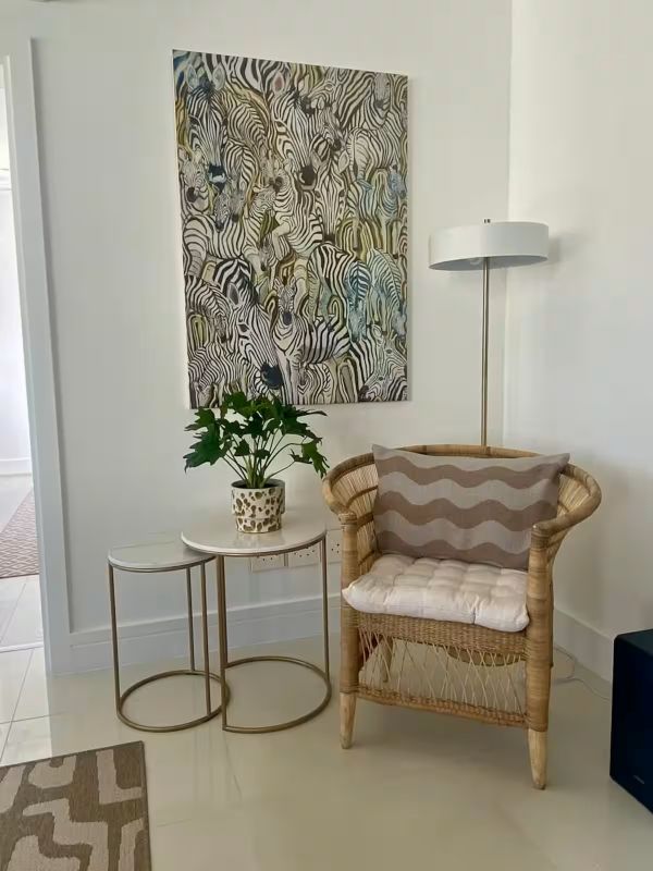 contemporary-luxury-comfort-2bed-2bath-balcony-parking-apartment-fresnaye-sea-point (10)