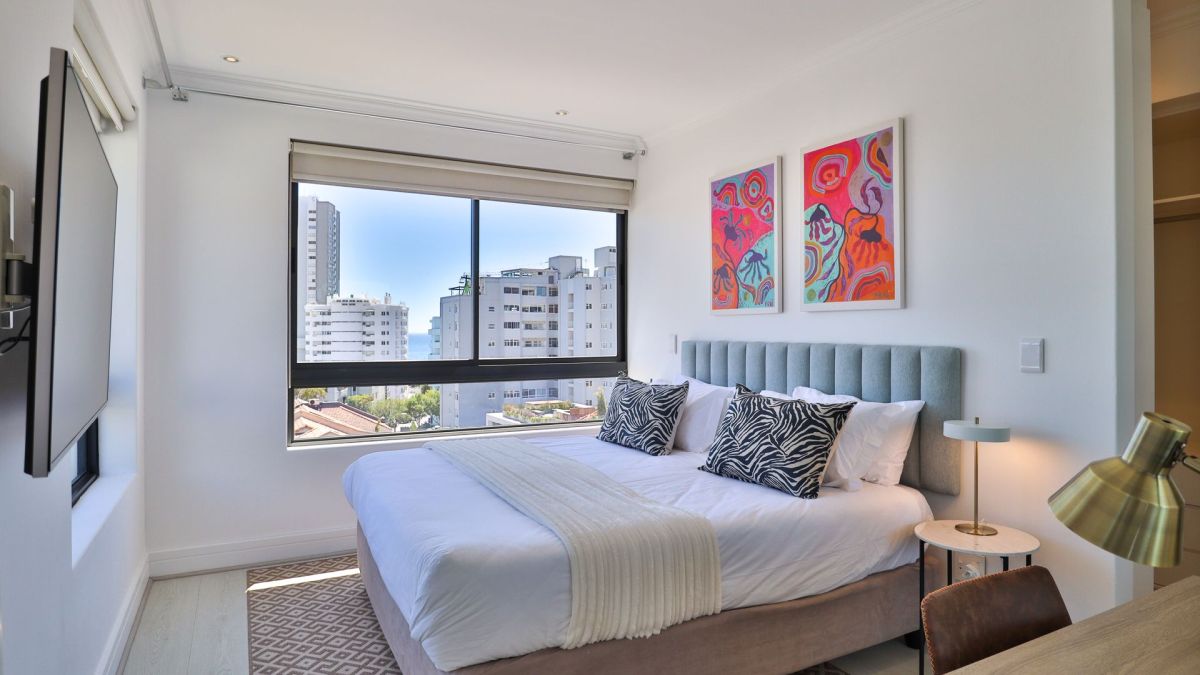 contemporary-luxury-comfort-2bed-2bath-balcony-parking-apartment-fresnaye-sea-point (11)
