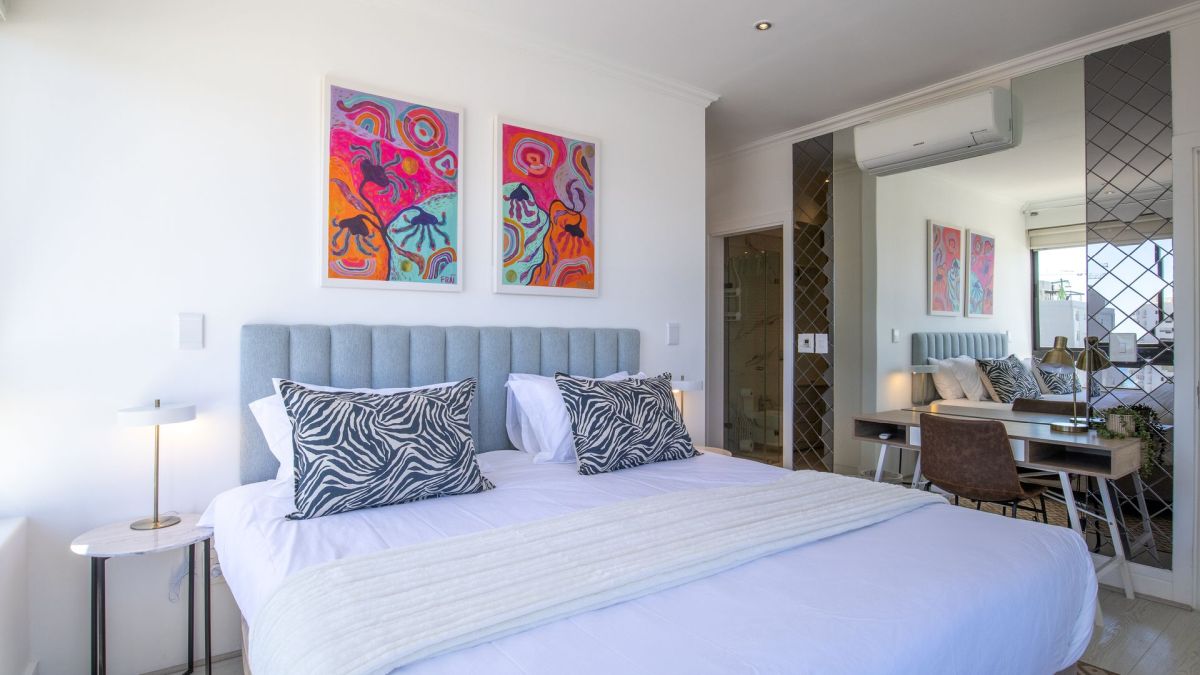 contemporary-luxury-comfort-2bed-2bath-balcony-parking-apartment-fresnaye-sea-point (13)