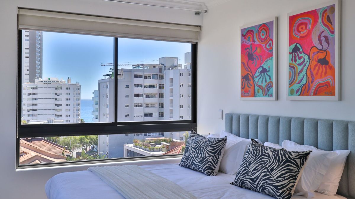 contemporary-luxury-comfort-2bed-2bath-balcony-parking-apartment-fresnaye-sea-point (15)