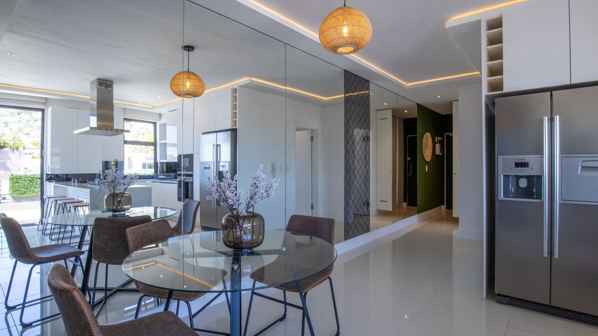 contemporary-luxury-comfort-2bed-2bath-balcony-parking-apartment-fresnaye-sea-point (3)