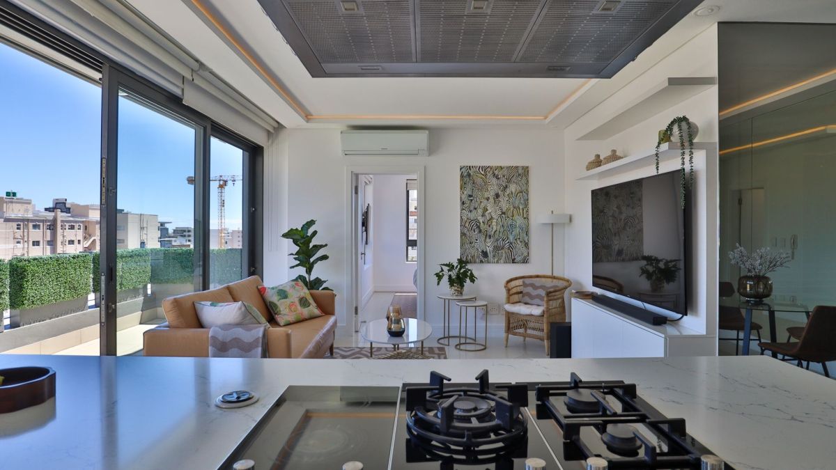contemporary-luxury-comfort-2bed-2bath-balcony-parking-apartment-fresnaye-sea-point (6)