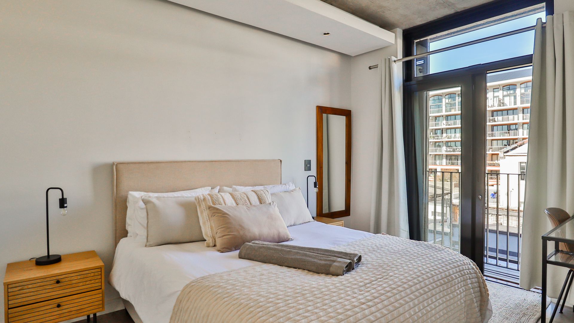 Modern-Stylish-DeWaterkant-Gem-1Bed-Views-Balcony-Parking (11)