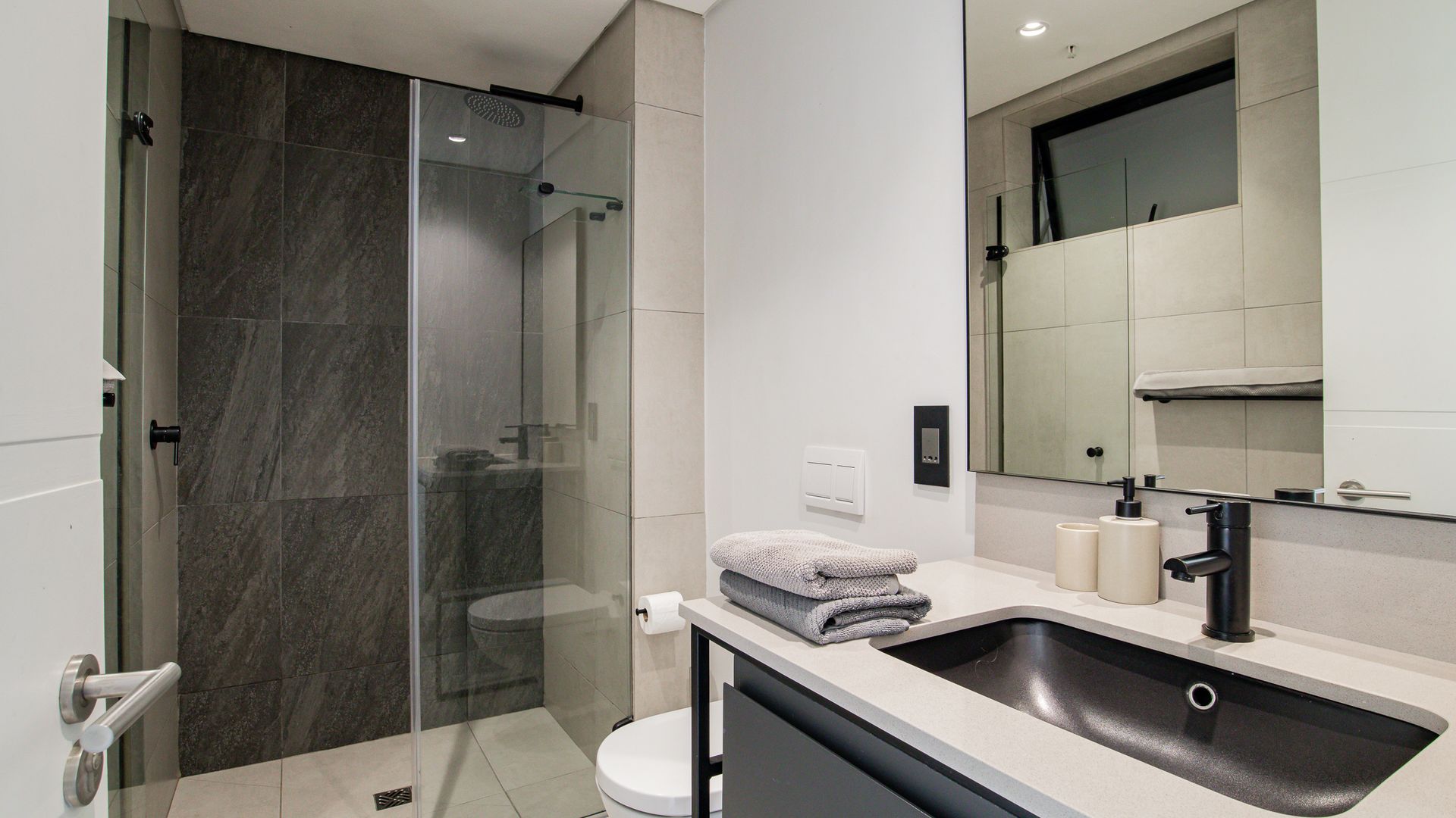 Modern-Stylish-DeWaterkant-Gem-1Bed-Views-Balcony-Parking (12)