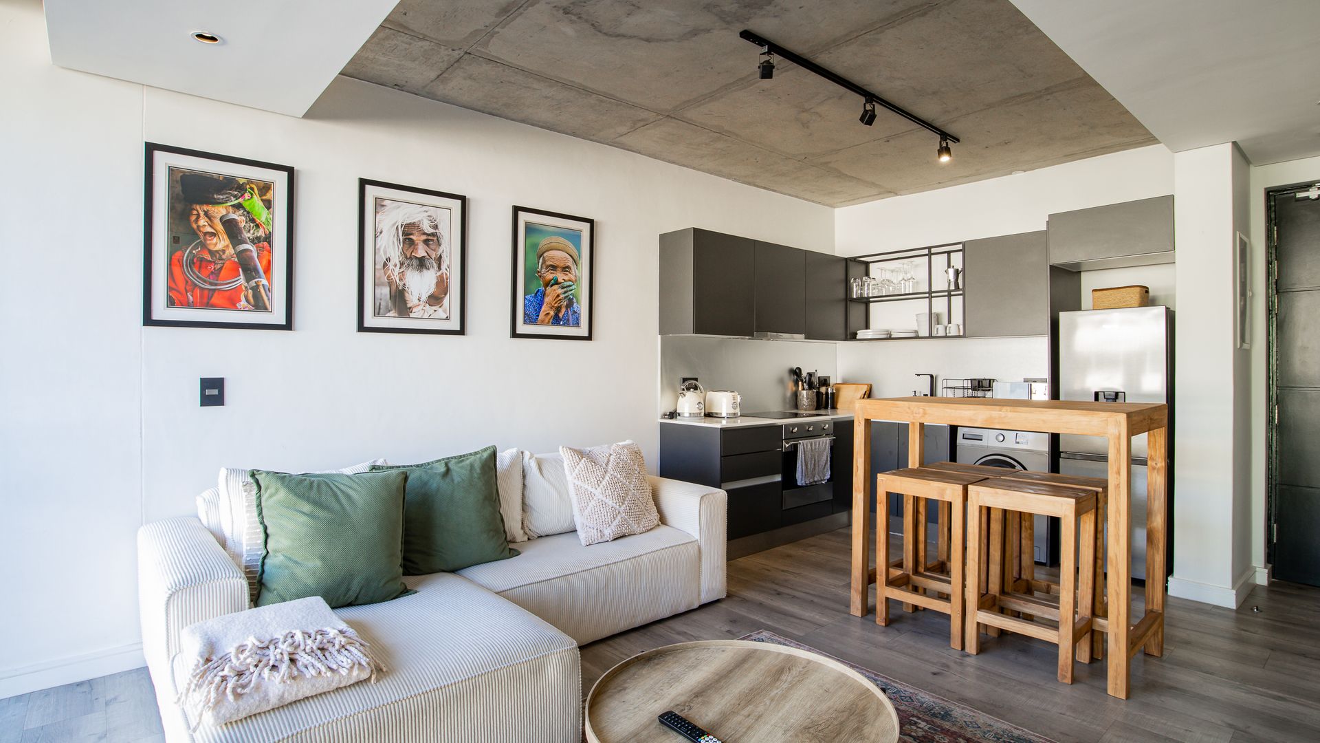Modern-Stylish-DeWaterkant-Gem-1Bed-Views-Balcony-Parking (6)