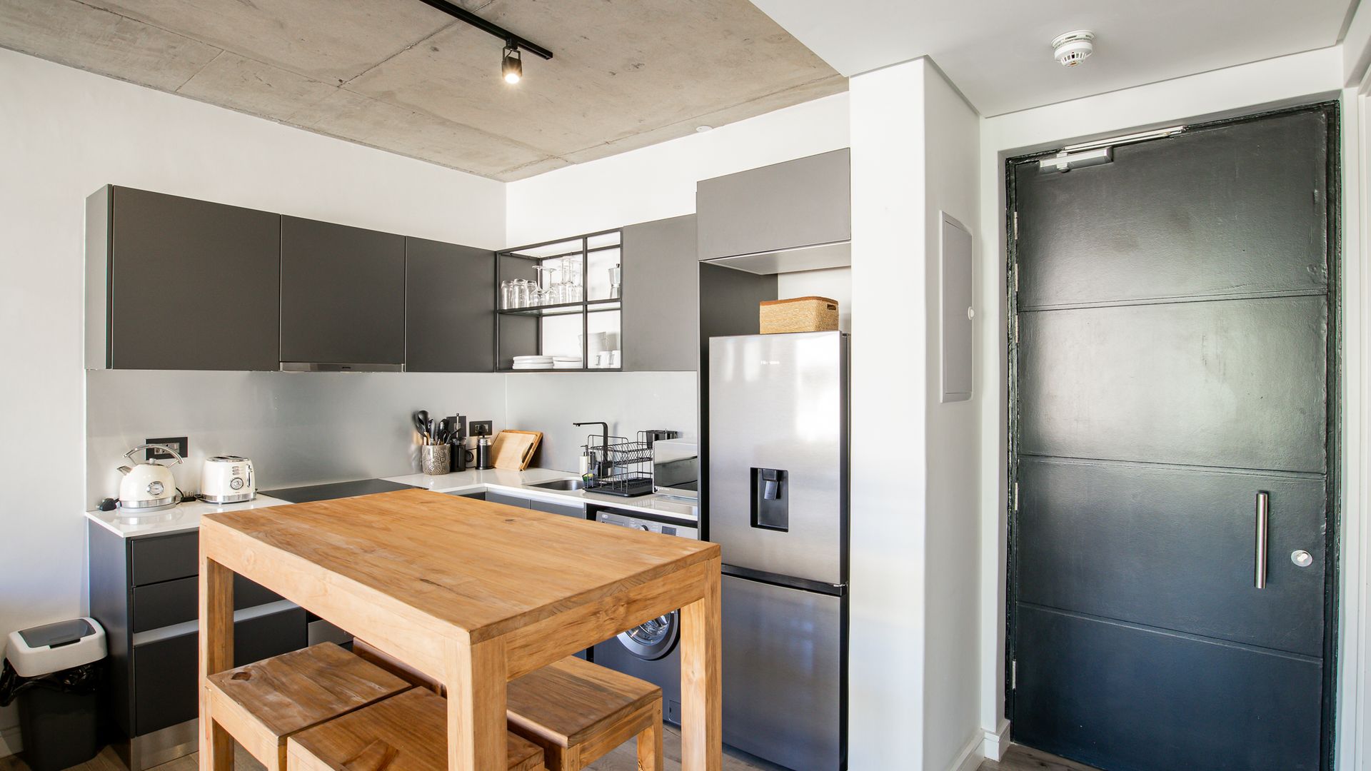 Modern-Stylish-DeWaterkant-Gem-1Bed-Views-Balcony-Parking (7)