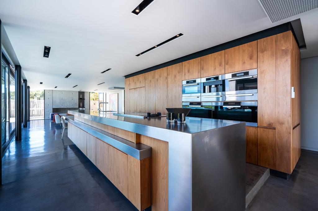 4bed-4bath-designer-coastal-retreat-with-private-pool-beach-houtbay-llandudano-garden (17)