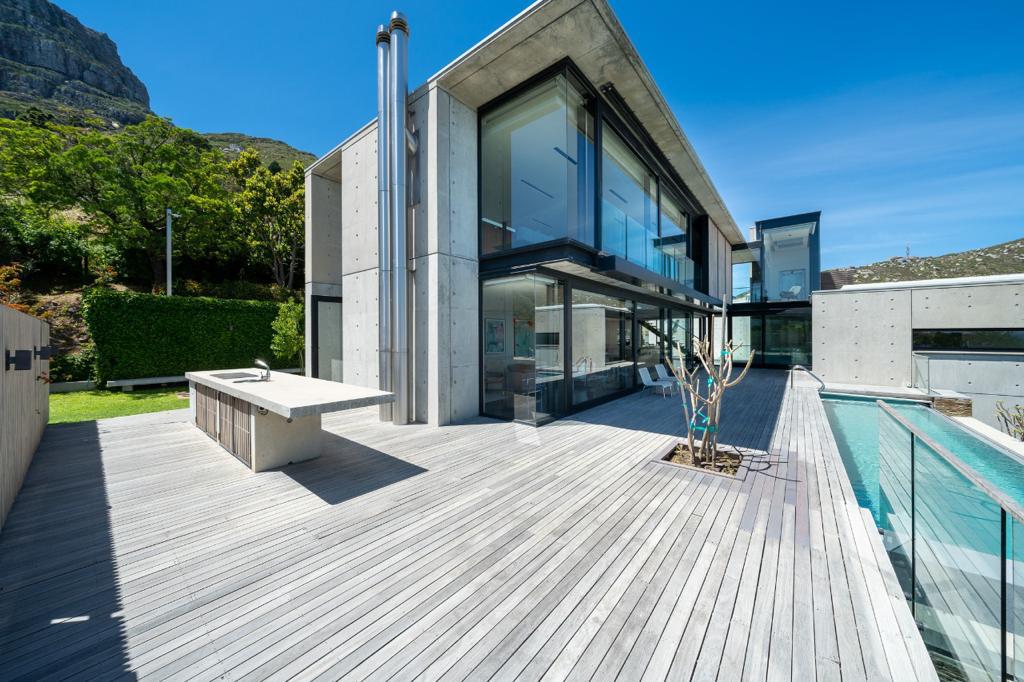 4bed-4bath-designer-coastal-retreat-with-private-pool-beach-houtbay-llandudano-garden (19)