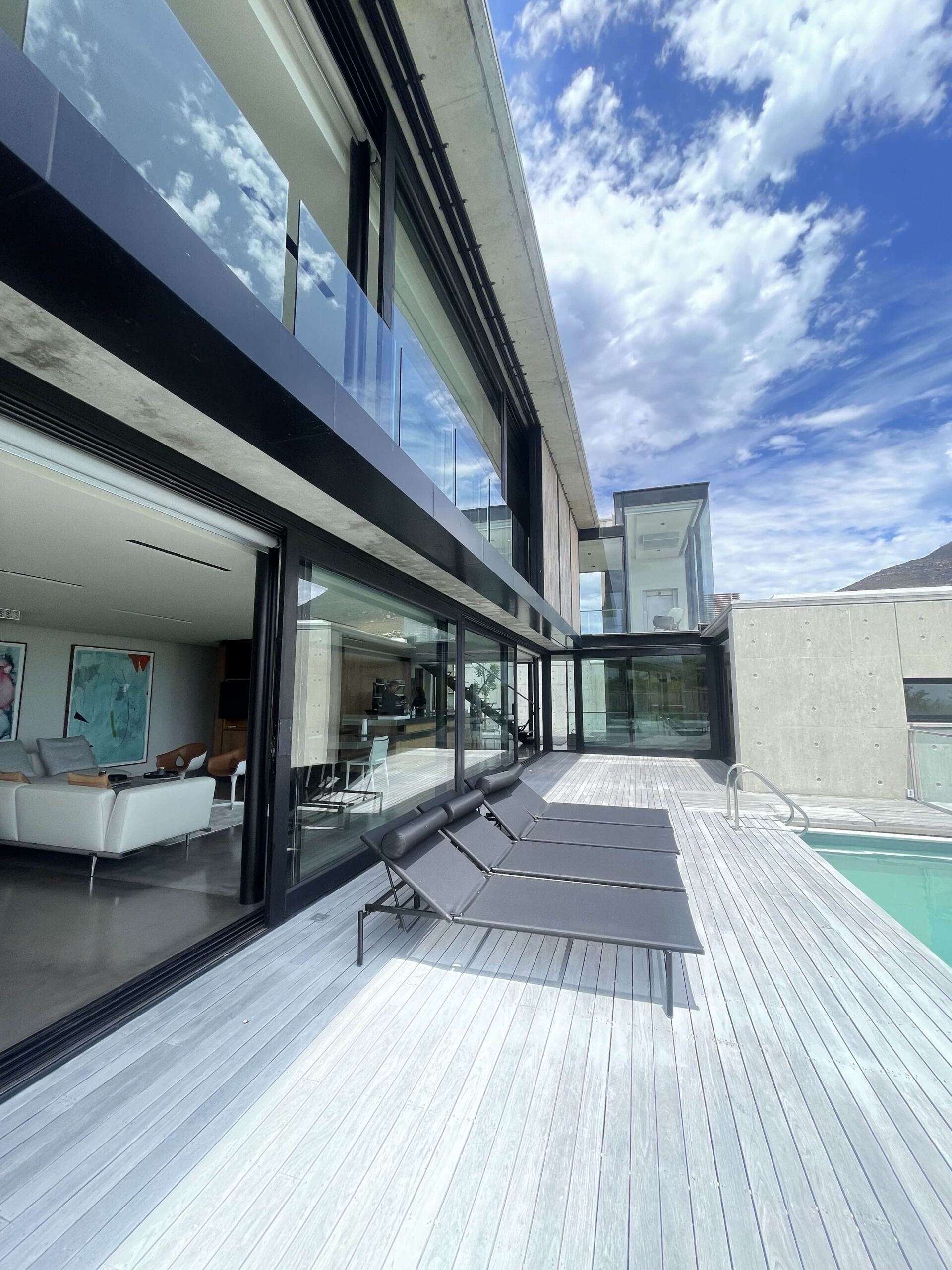 4bed-4bath-designer-coastal-retreat-with-private-pool-beach-houtbay-llandudano-garden (27)