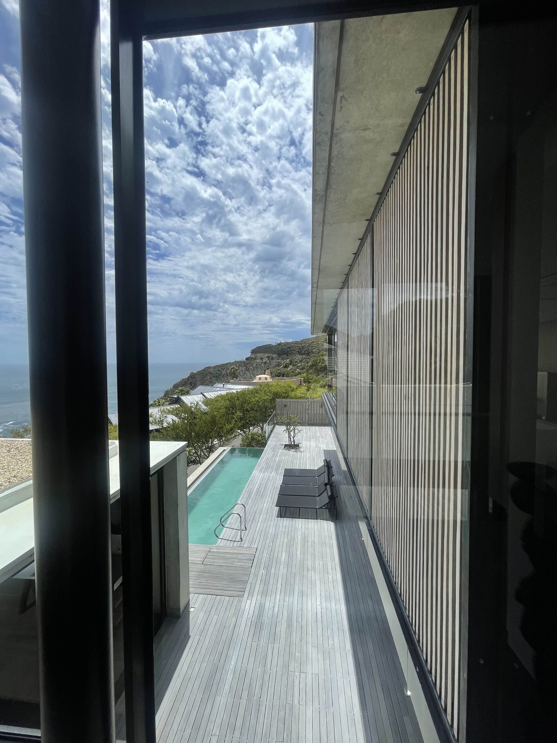4bed-4bath-designer-coastal-retreat-with-private-pool-beach-houtbay-llandudano-garden (37)