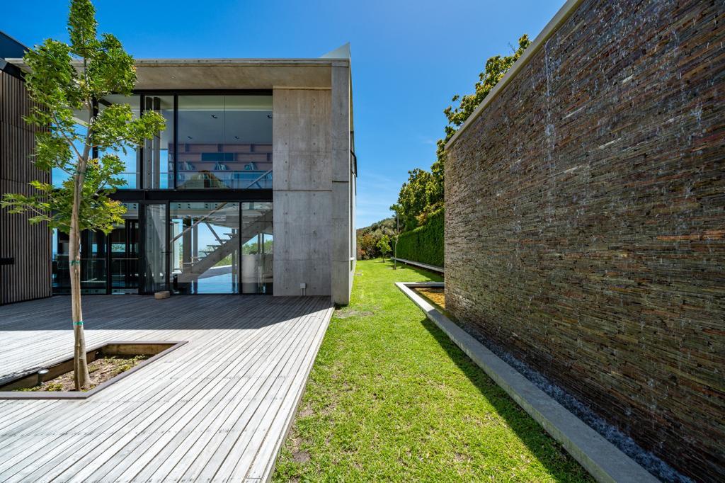 4bed-4bath-designer-coastal-retreat-with-private-pool-beach-houtbay-llandudano-garden (44)
