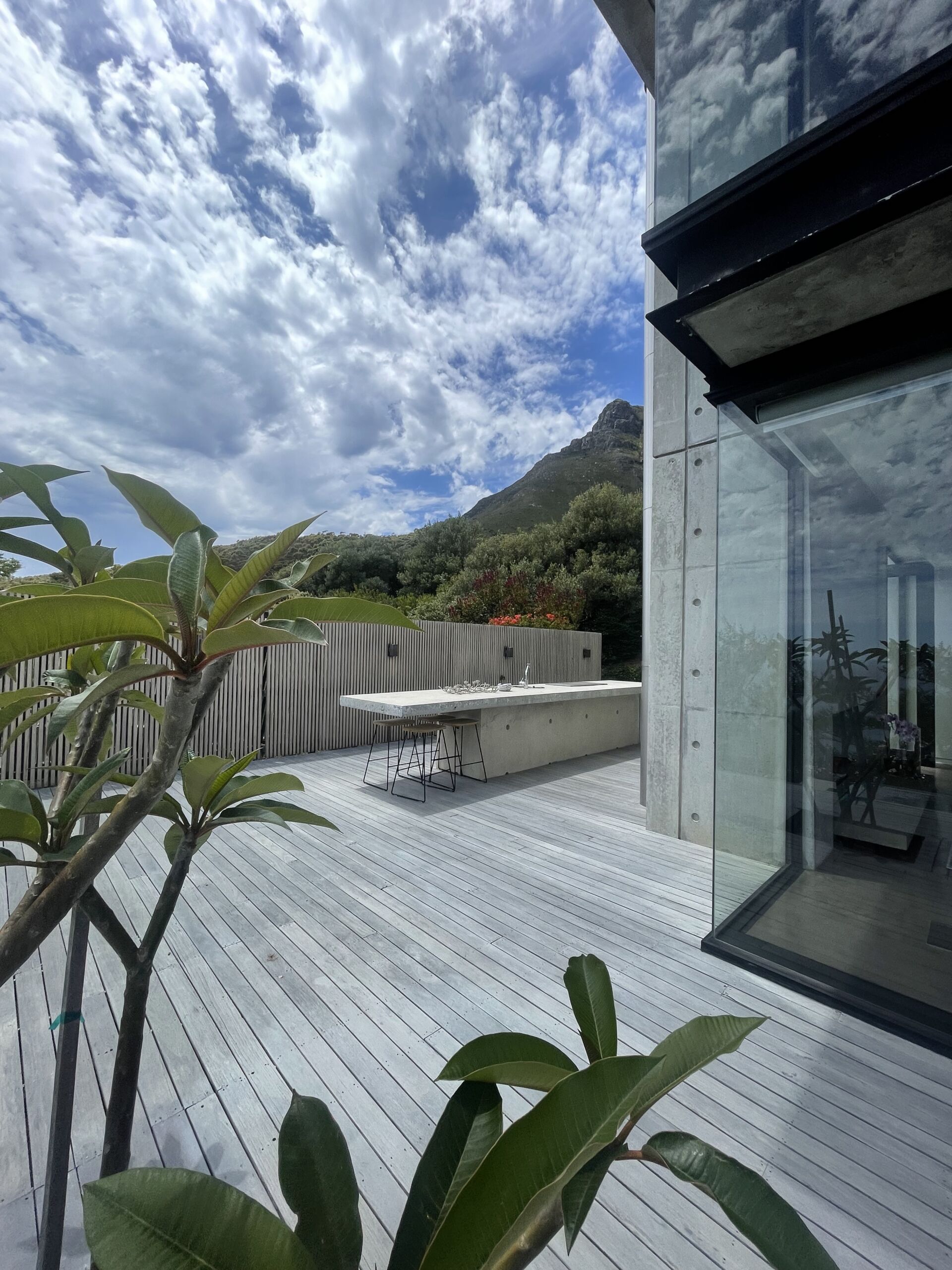 4bed-4bath-designer-coastal-retreat-with-private-pool-beach-houtbay-llandudano-garden (5)