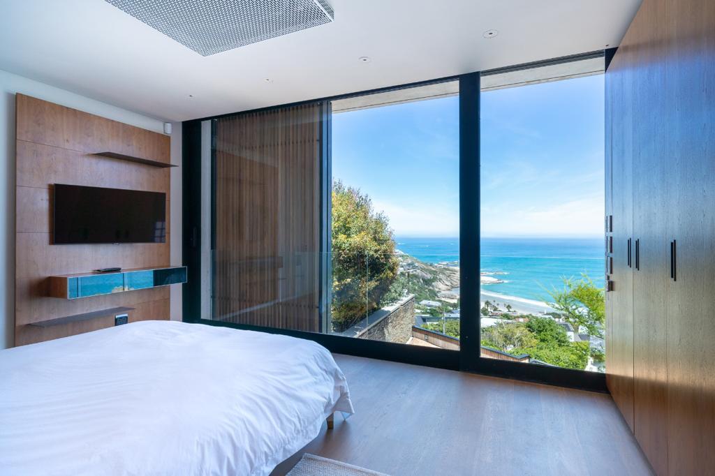 4bed-4bath-designer-coastal-retreat-with-private-pool-beach-houtbay-llandudano-garden (5)