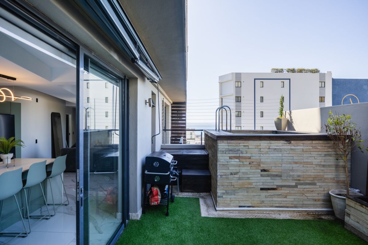 2Bed-Ensuite-BBQ-PlungePool-UpperSeaPoint-Views (23)