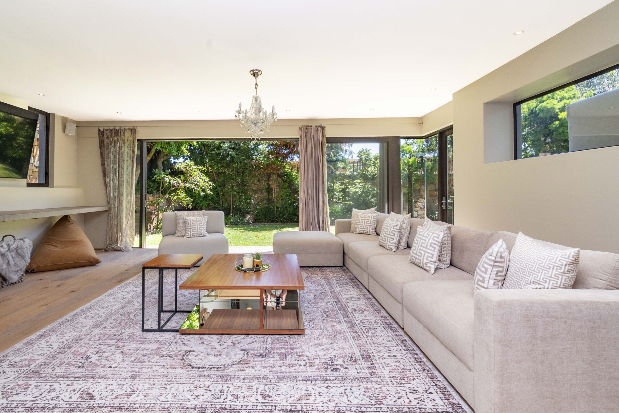 private-family-villa-bakoven-camps-bay-5bed-6bath-pool-ocean-bbq (10)