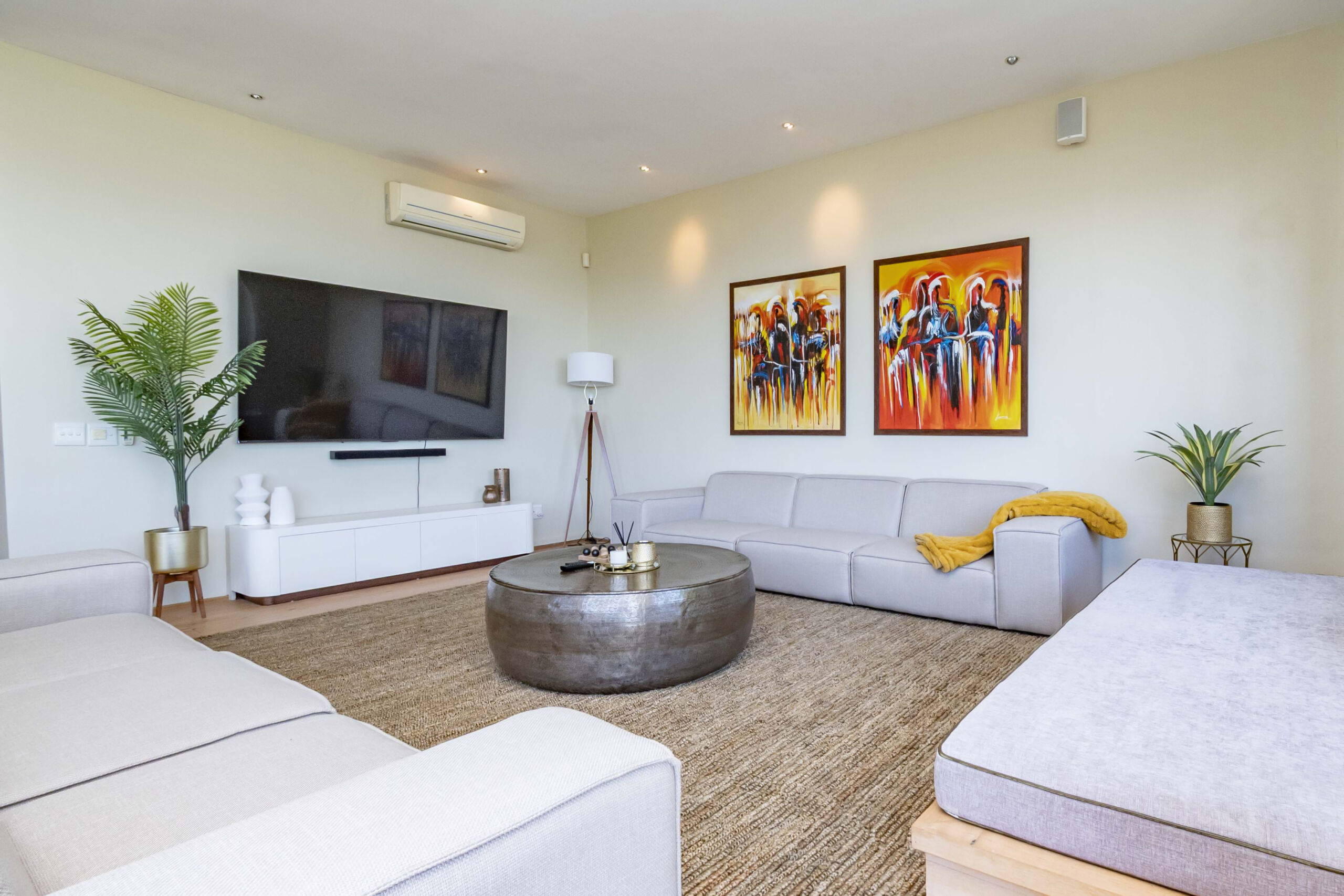 private-family-villa-bakoven-camps-bay-5bed-6bath-pool-ocean-bbq (12)