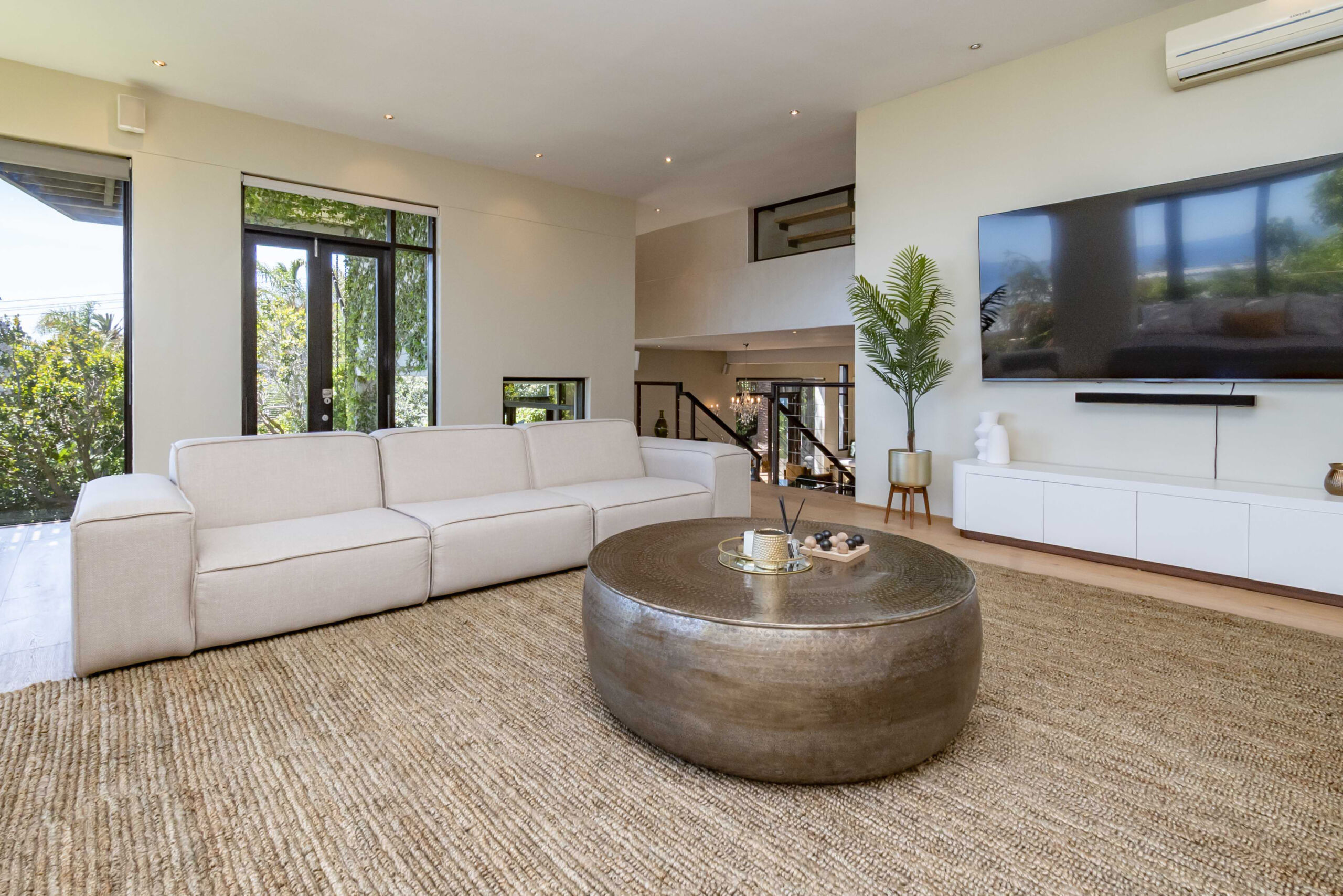 private-family-villa-bakoven-camps-bay-5bed-6bath-pool-ocean-bbq (13)