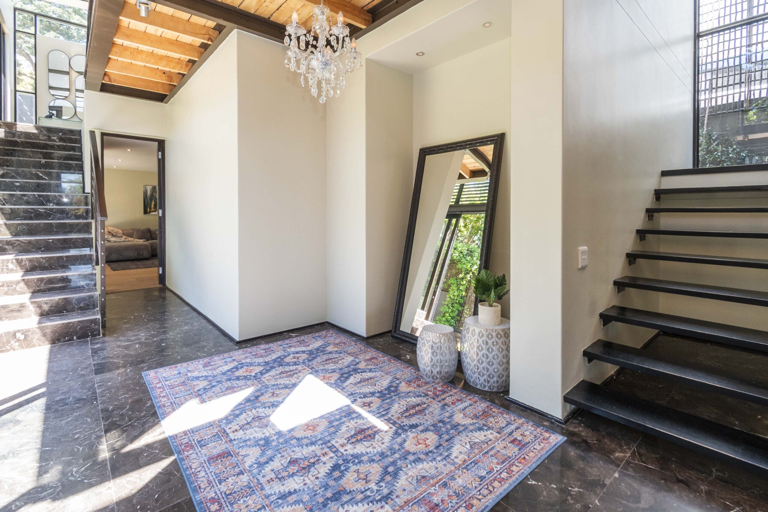 private-family-villa-bakoven-camps-bay-5bed-6bath-pool-ocean-bbq (14)