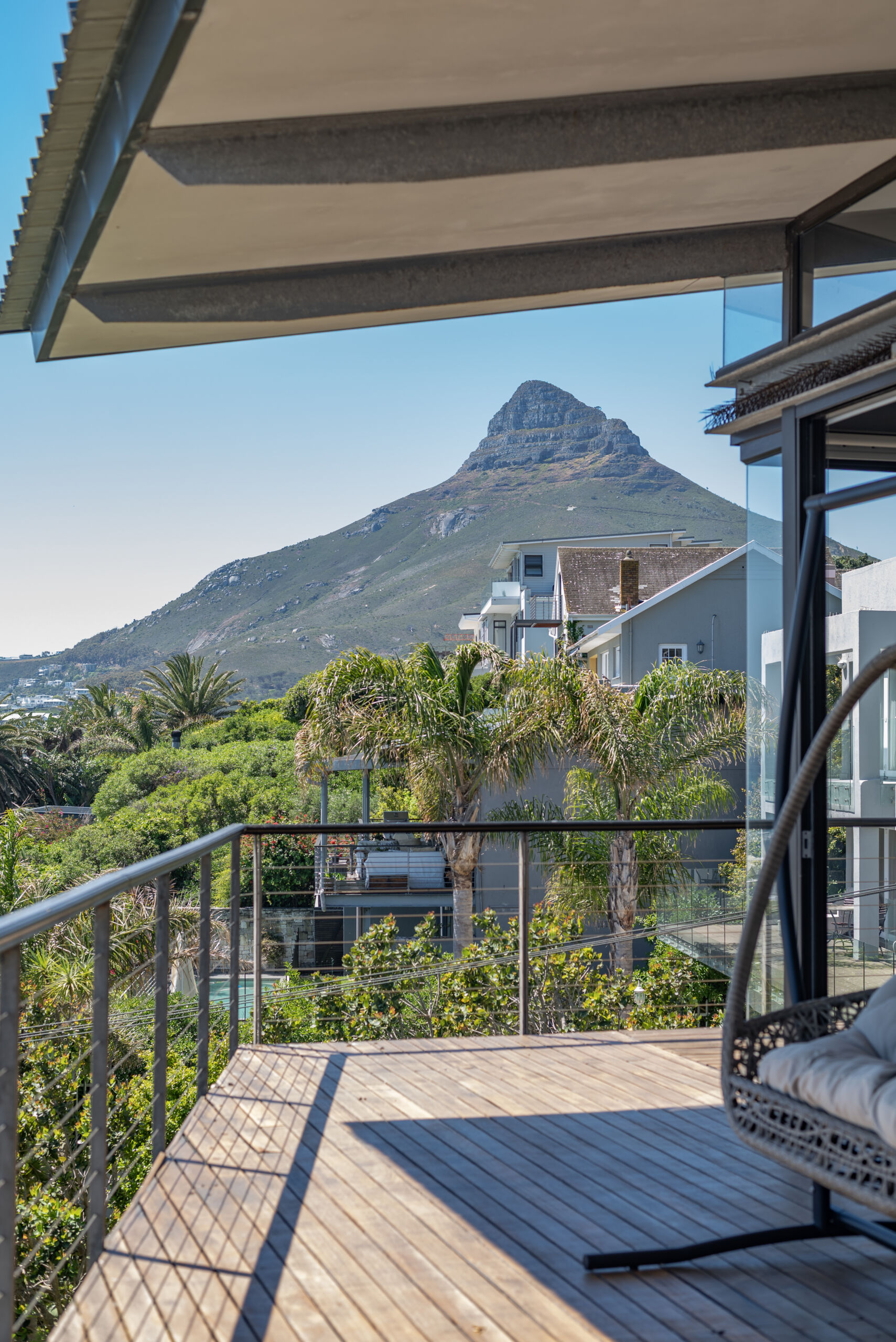private-family-villa-bakoven-camps-bay-5bed-6bath-pool-ocean-bbq (15)
