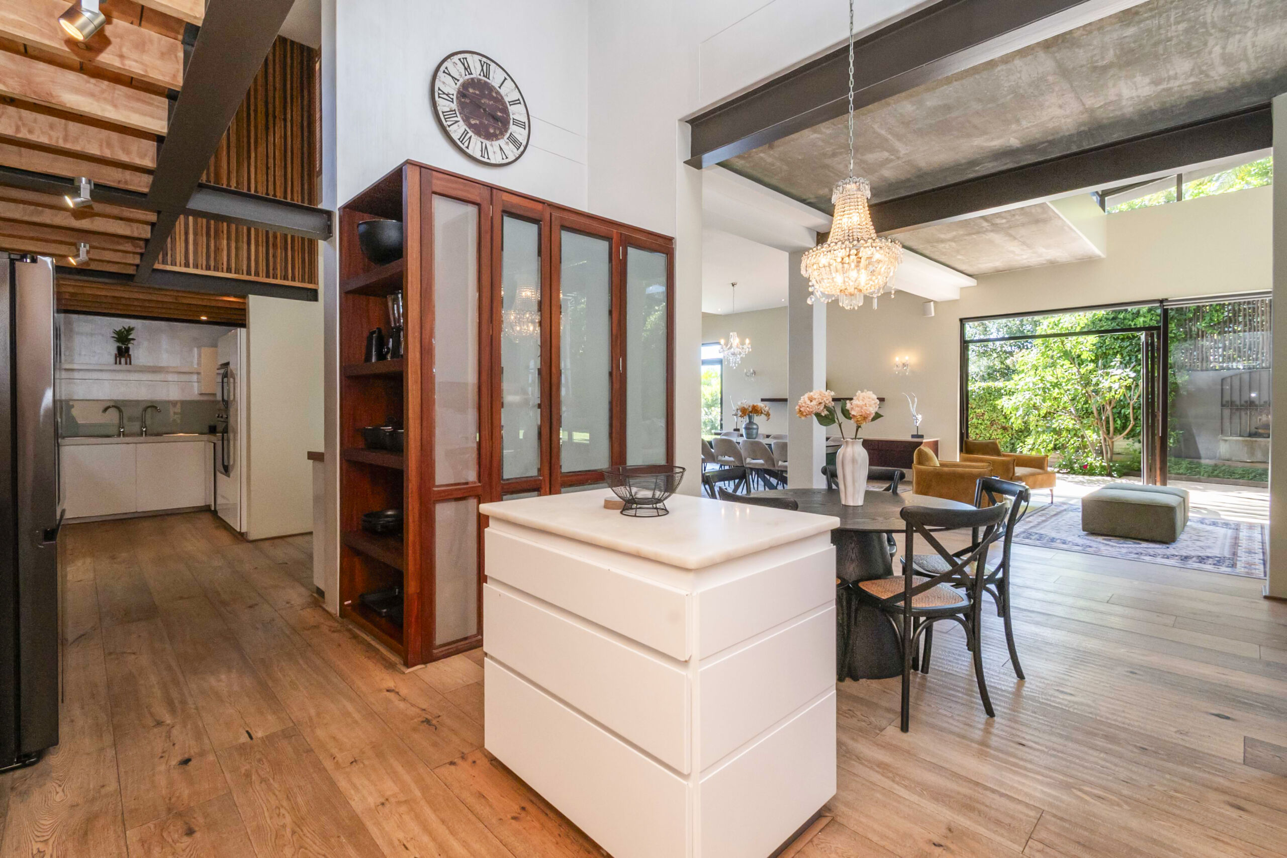 private-family-villa-bakoven-camps-bay-5bed-6bath-pool-ocean-bbq (3)