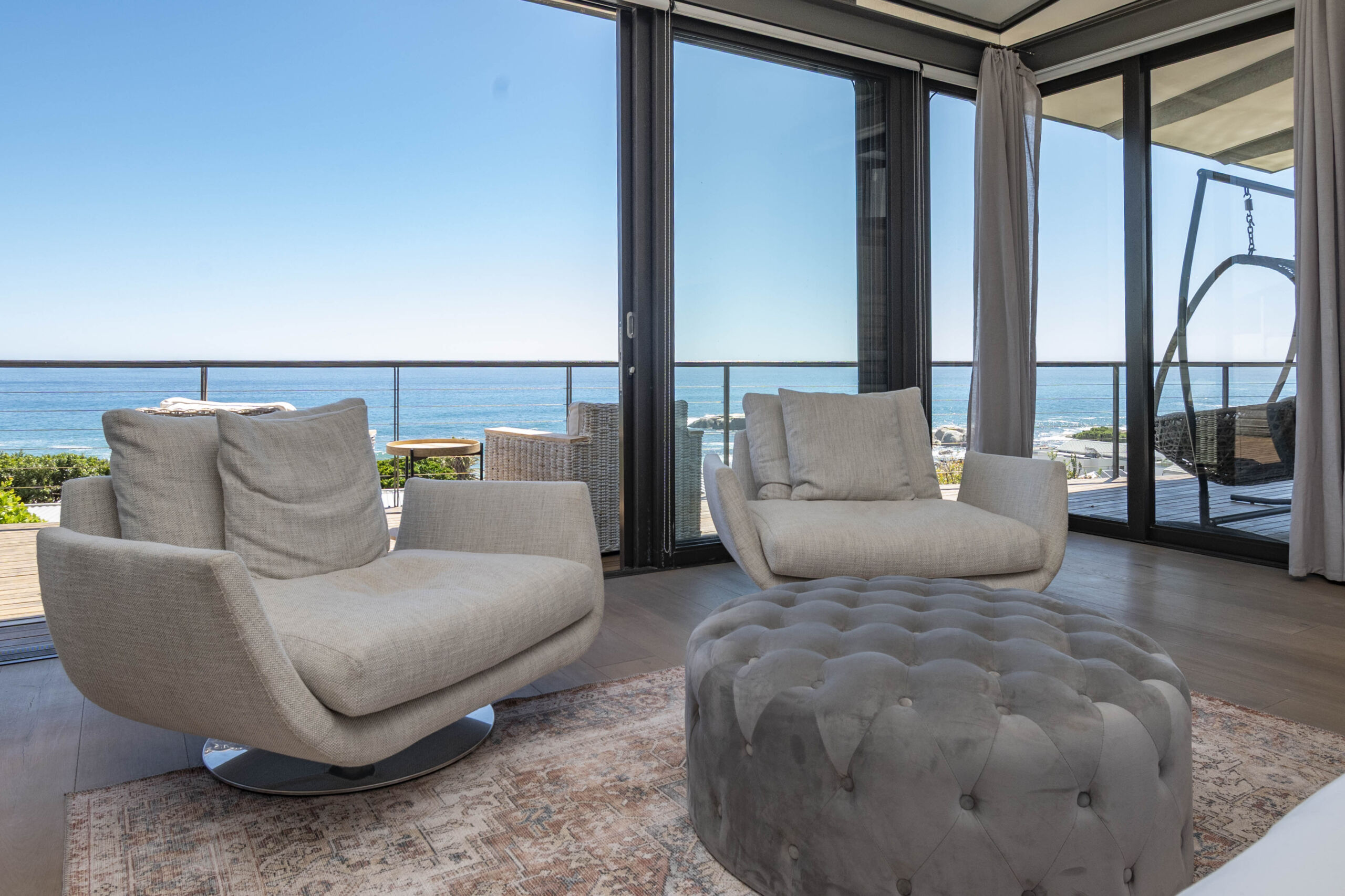 private-family-villa-bakoven-camps-bay-5bed-6bath-pool-ocean-bbq (4)